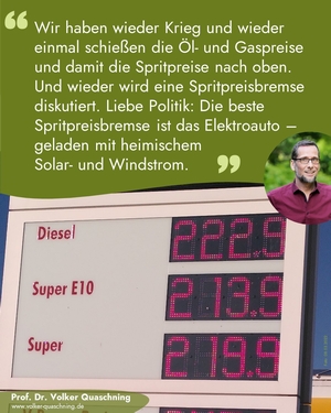 Bild der Preistafel an einer Tankstelle und Text: Wir haben wieder Krieg und wieder einmal schießen die Öl- und Gaspreise und damit die Spritpreise nach oben. Und wieder wird eine Spritpreisbremse diskutiert. Liebe Politik: Die beste Spritpreisbremse ist das Elektroauto - geladen mit heimischem Solar- und Windstrom
